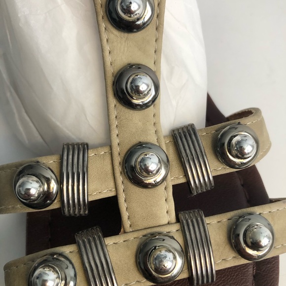 SOS - Gladiator Style Sandal - woman’s Size - 8 - Picture 4 of 6